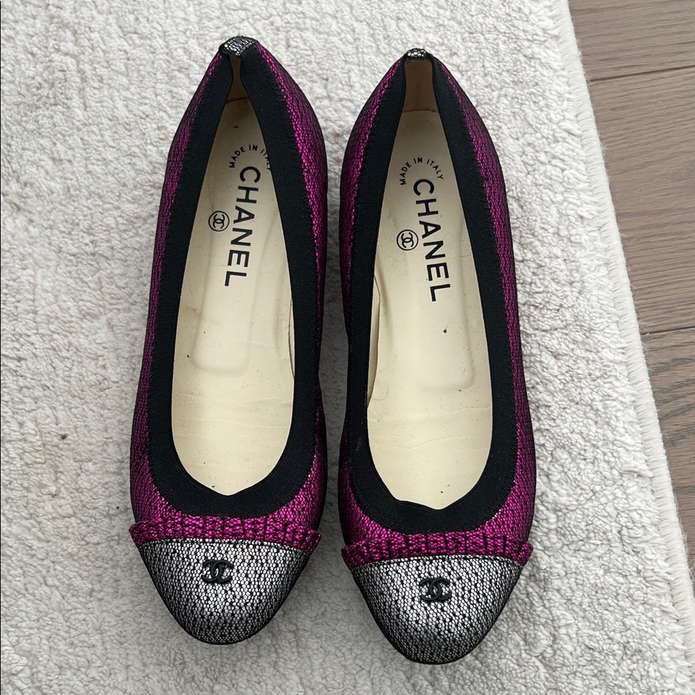 CHANEL Fuchsia and Silver ballerina flats